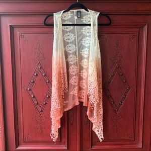 BKE Boutique- like new lace ombré flyaway!